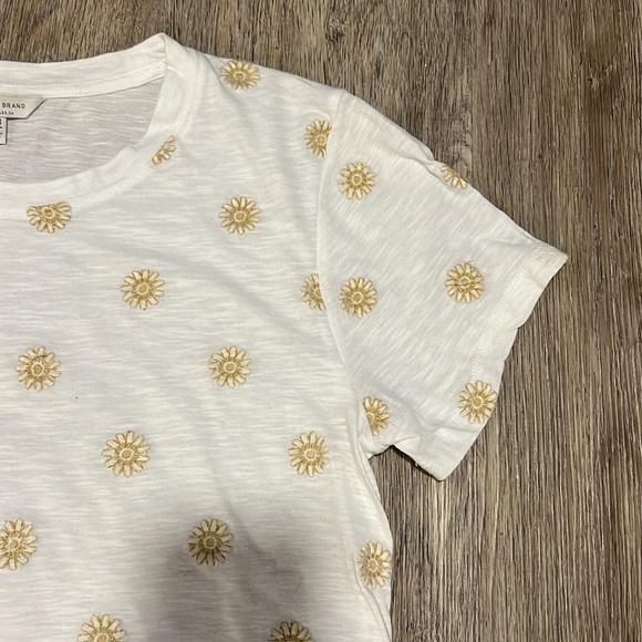 Lucky Brand Daisy Embroidered T-Shirt - Picture 5 of 11